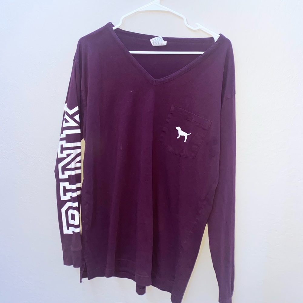 From Victoria’s Secret pink! Size small in women’s! Color is a maroon ish.
